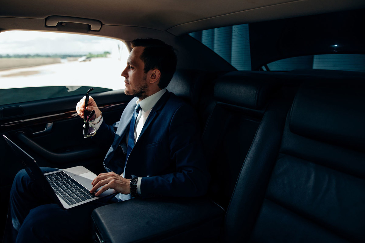 Holiday & Seasonal Tips for Airport Transportation